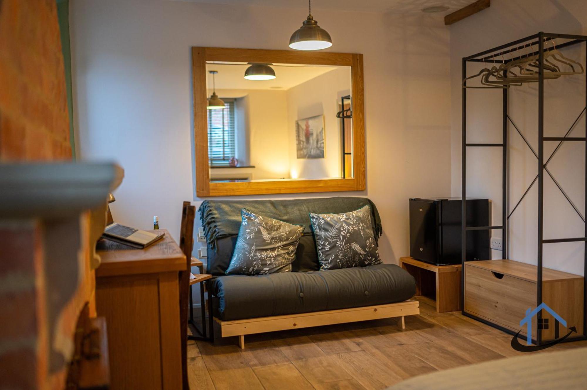 Stanwick Studio, Cosy Country Studio, Sleeps 4, Parking, Wifi 외부 사진